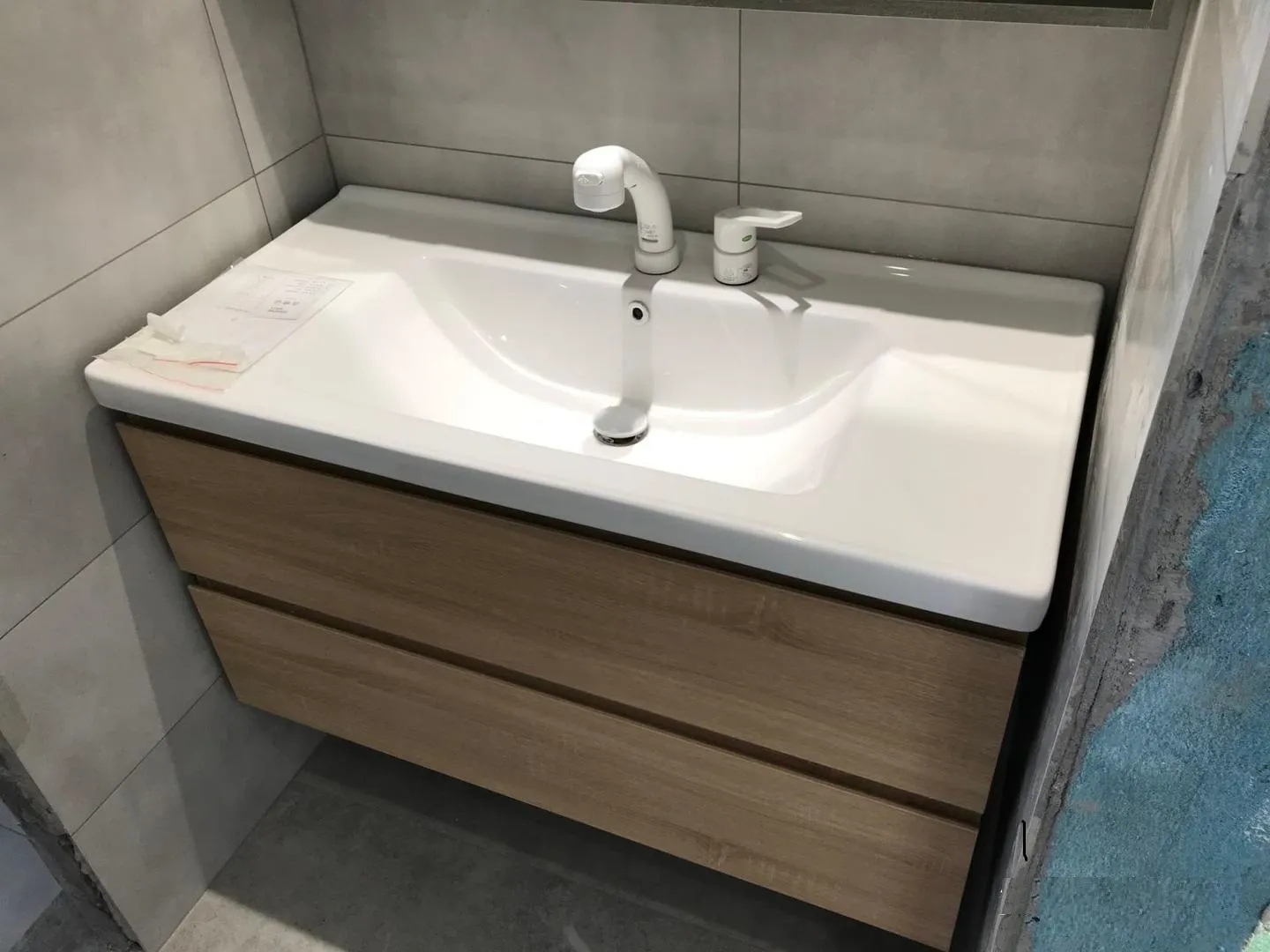 ceramic-or-artificial-stone-integrated-sink-8