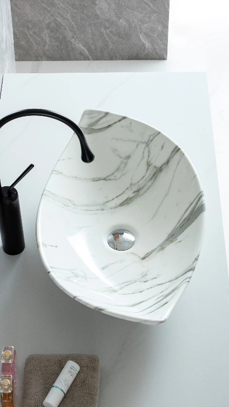 대리석 느낌의 세라믹 욕실 세면대 자세히 살펴보기